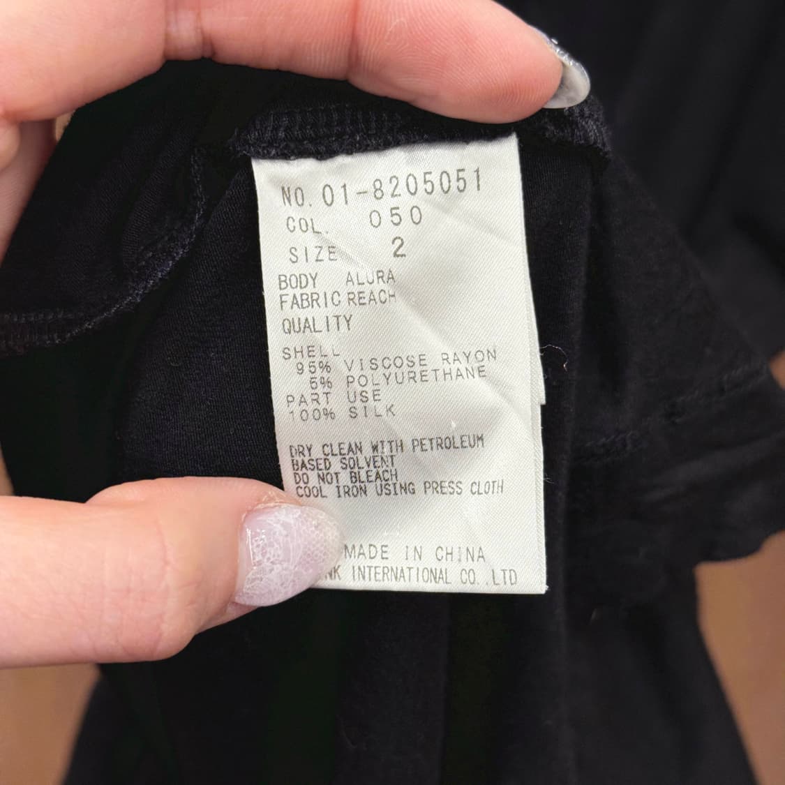 띠어리 배색 실크 요크 슬리브리스 미디 원피스 드레이프 블랙 상품이미지8