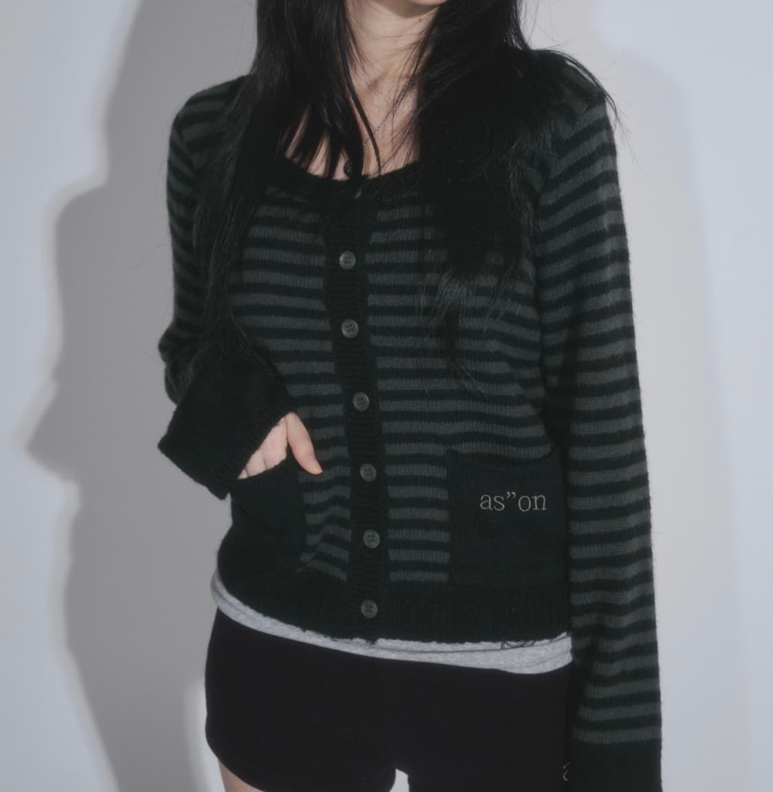 애즈온 스트라이프 가디건 블랙 상품이미지1