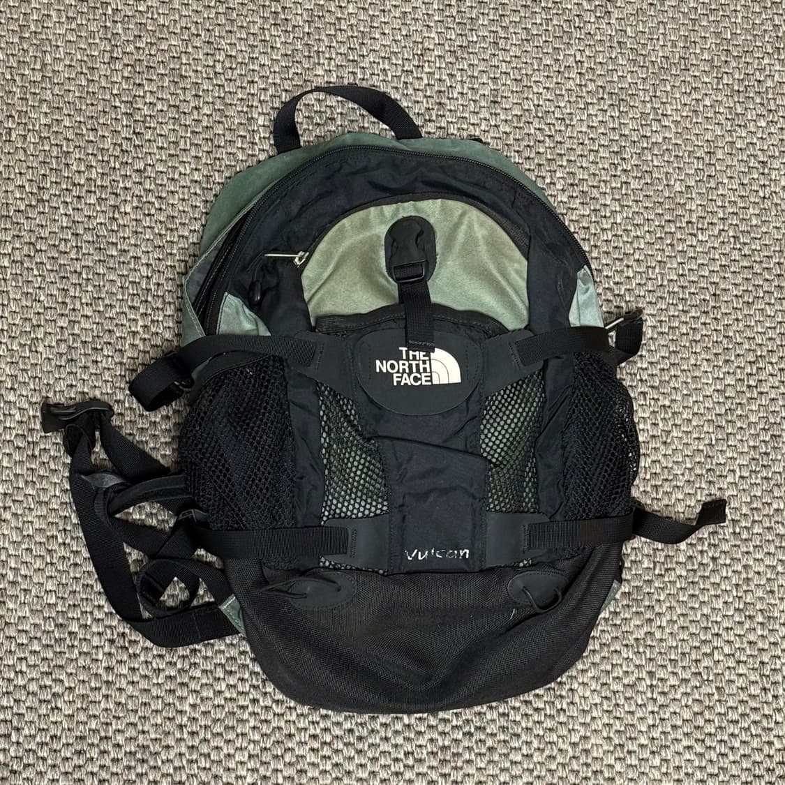 The North Face 노스페이스 : 카키색 백팩 가방 배낭 상품이미지1