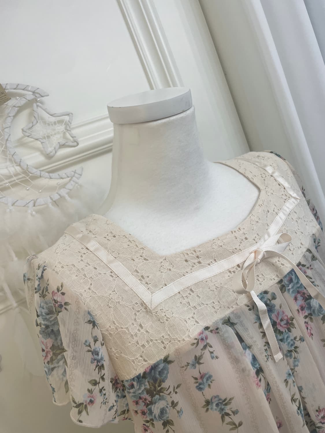 ROSA CHERI beige bow point flower blouse 상품이미지8