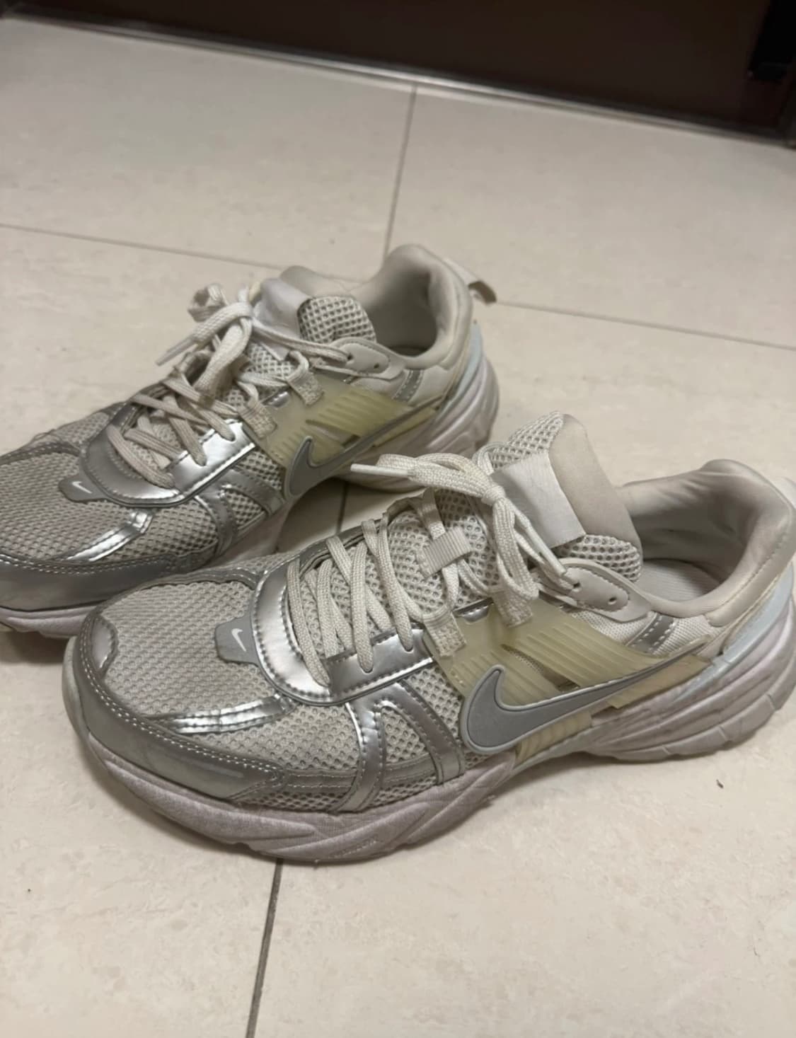 나이키 V2K 런 메탈릭 실버 화이트 280 상품이미지3