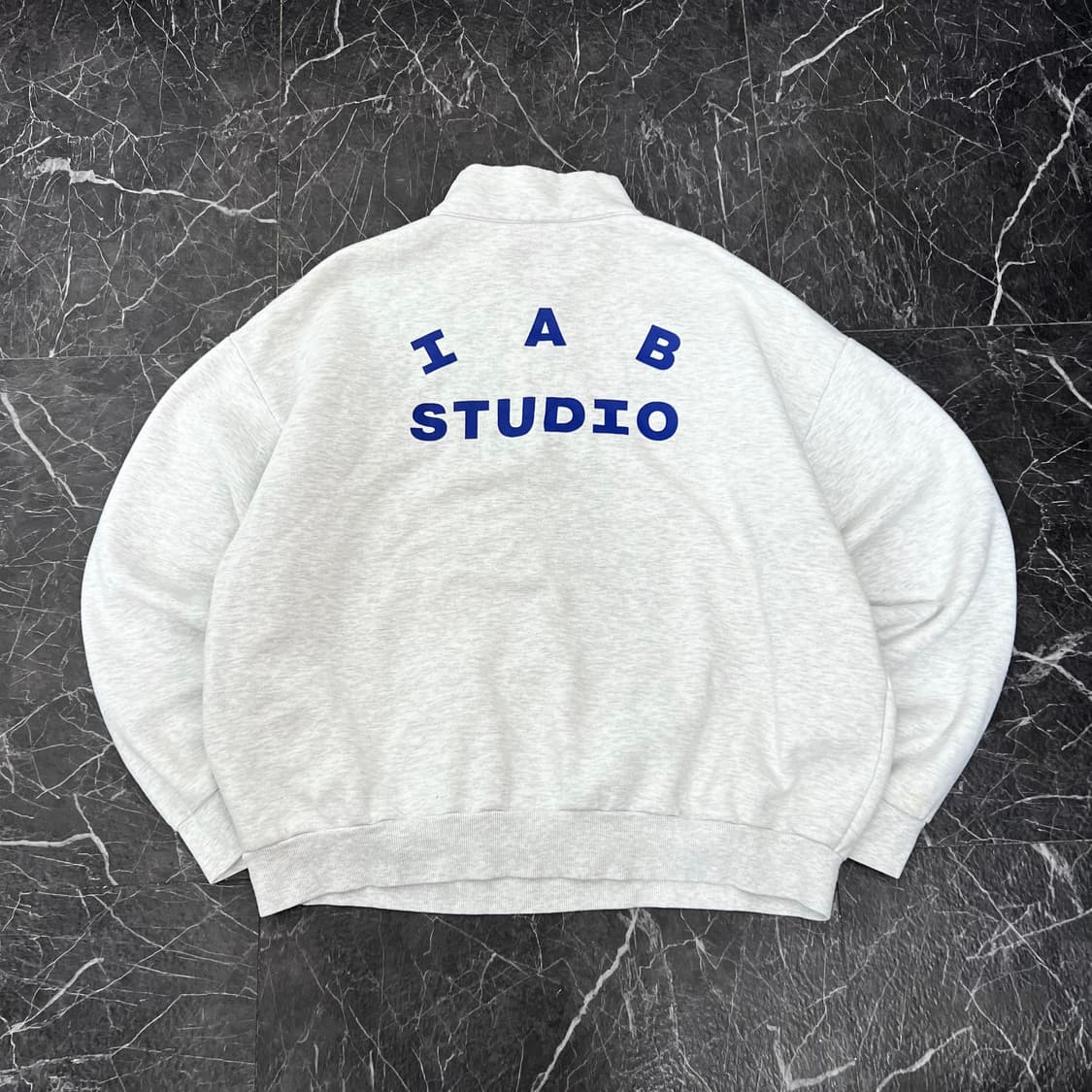 아이앱 스튜디오 하프 집업 라이트 그레이 상품이미지2