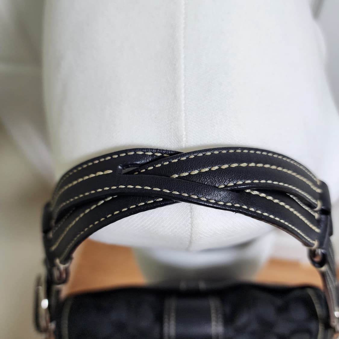 코치 버클 숄더백 상품이미지2