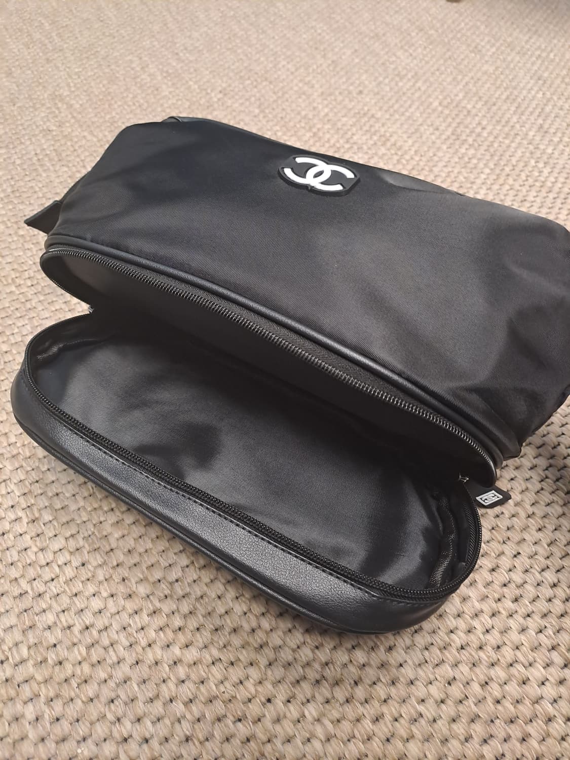 샤넬 2층 방수 파우치 상품이미지4