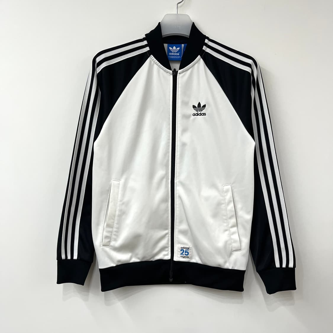 아디다스 니고 베어 25주년 한정판 화이트 블랙 트랙탑 져지 상품이미지3