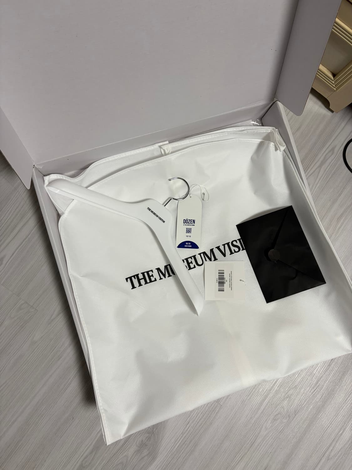 더뮤지엄비지터 패딩 상품이미지5