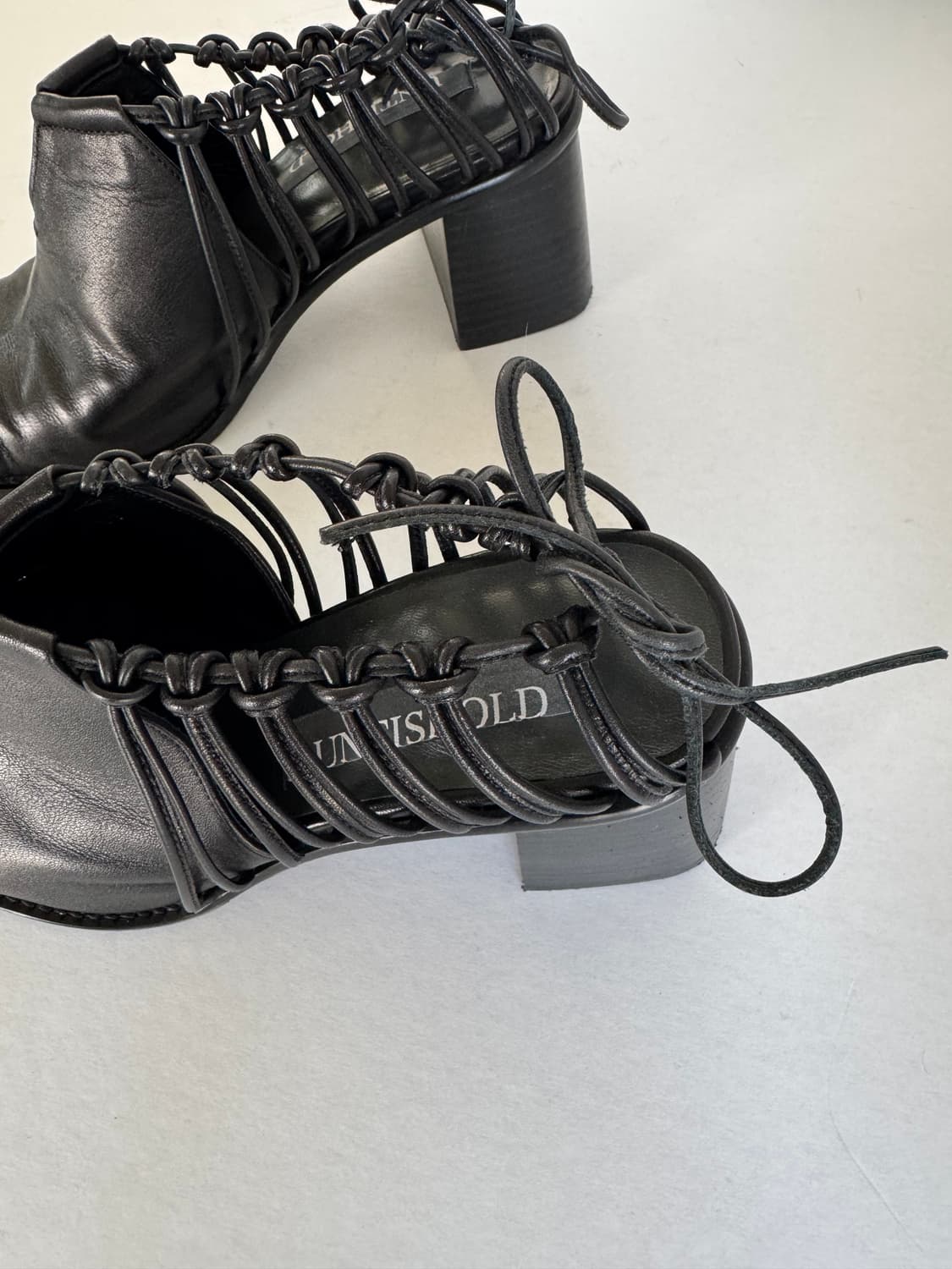 UNTISHOLD 레이스업 포인티드 투 힐 상품이미지5