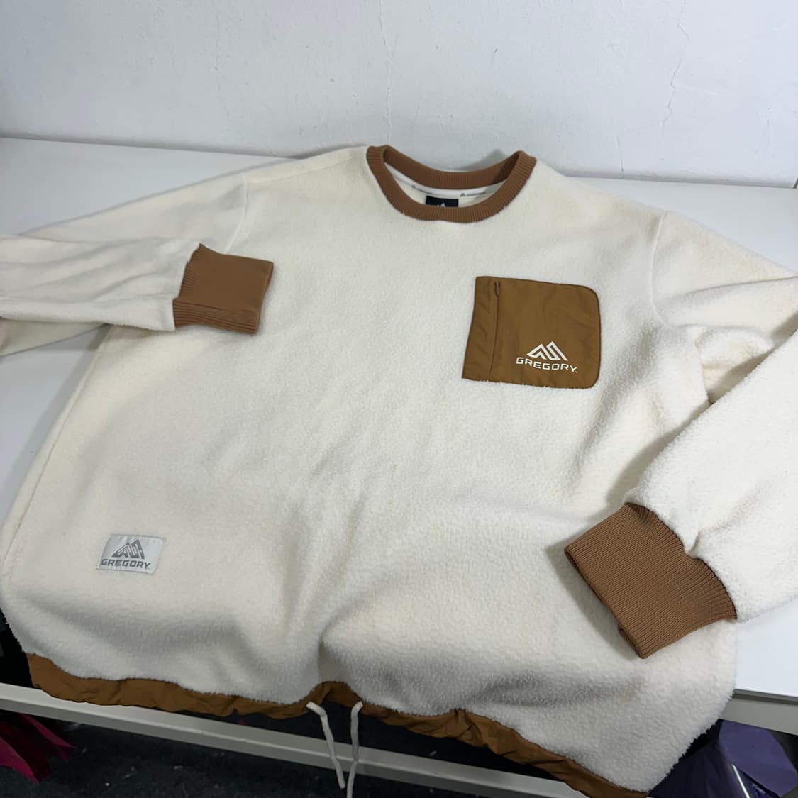 XL 그레고리 크림 배색 후리스 맨투맨 상품이미지3