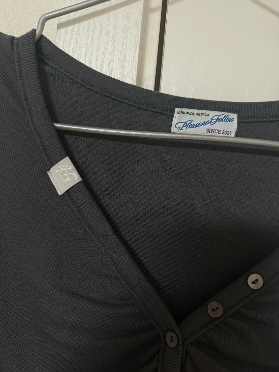 플리즈노팔로우 니나 버튼 탑 차콜 상품이미지4