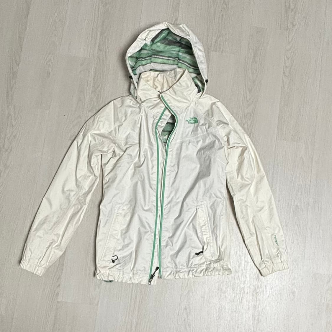 노스페이스 아이보리 바람막이 팝니다  상품이미지1