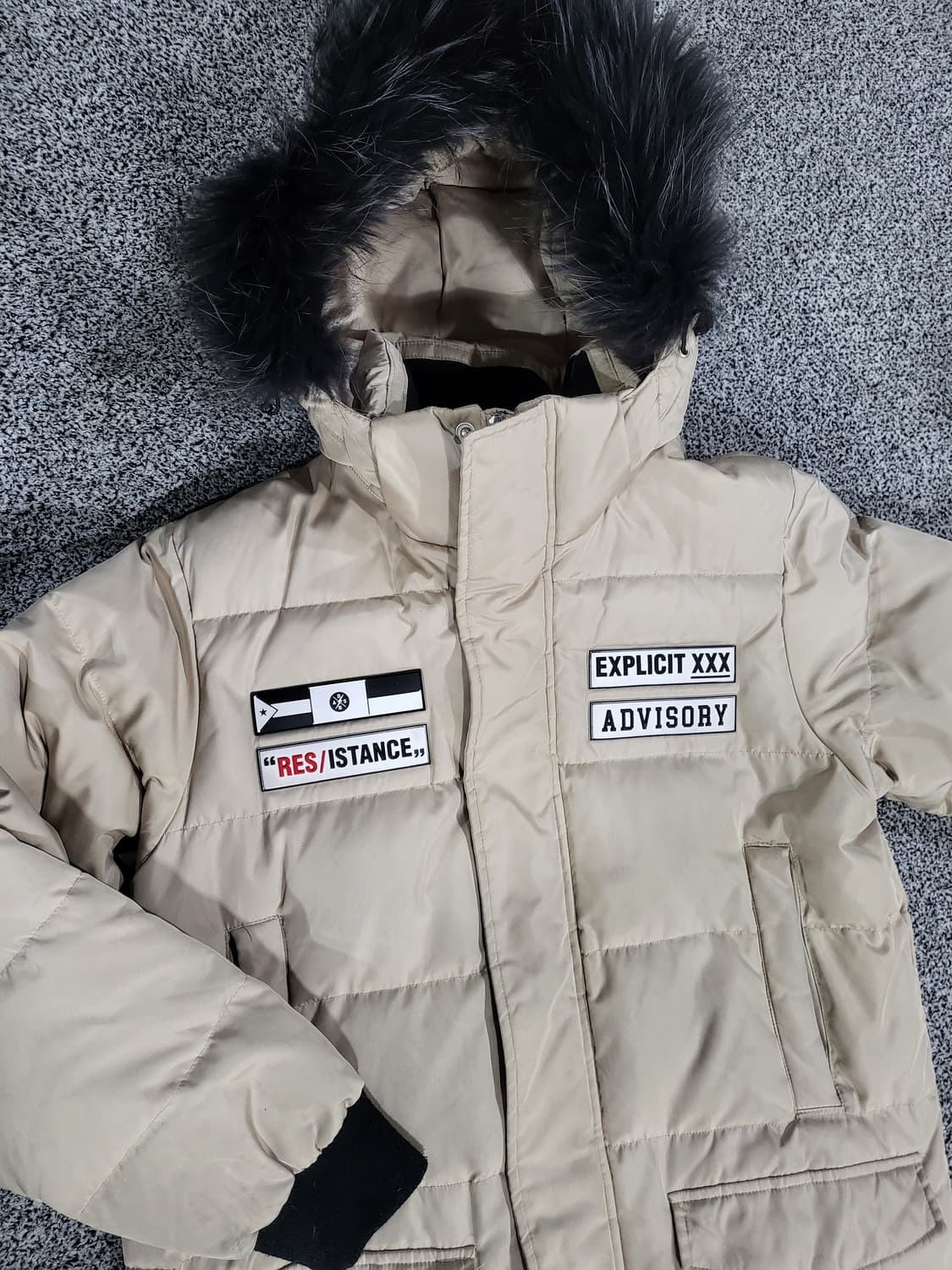 어드바이저리 패치 베이지 패딩자켓 상품이미지1