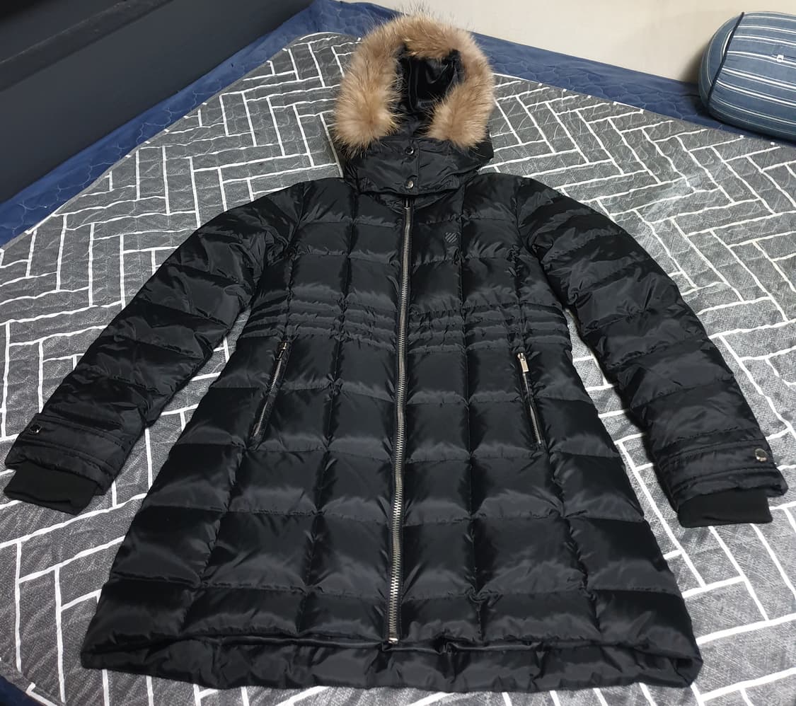 케이스위스 슬림핏 라쿤퍼 구스다운 패딩 블랙 (100) 상품이미지1