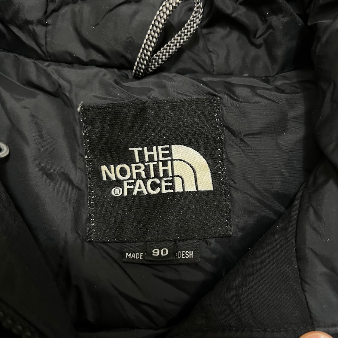 노스페이스 여성 구스다운 자수 로고 후드 패딩 점퍼 [블랙] L/90 상품이미지5