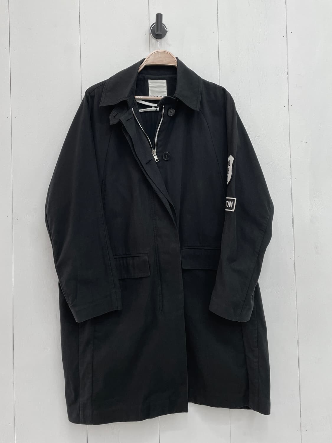 톰보이 와펜 디테일 하프 코트 블랙 상품이미지2