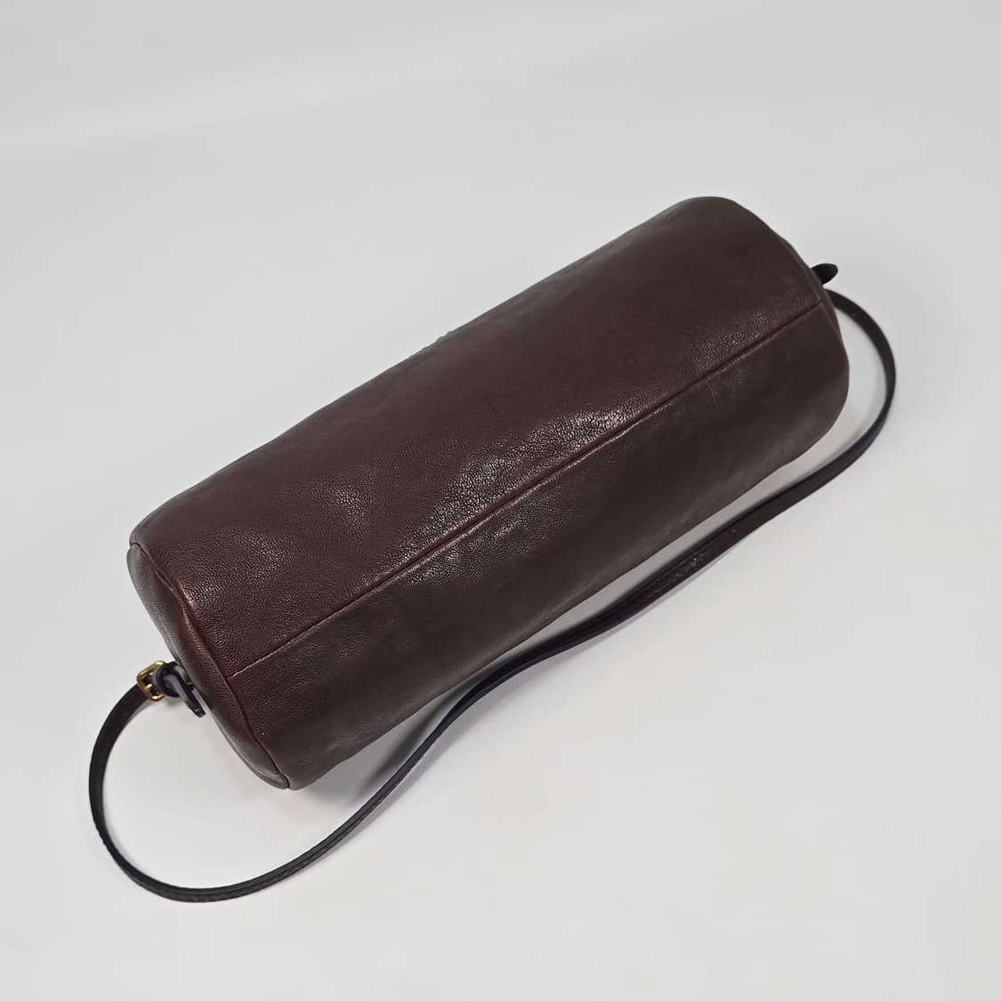 미우미우 나파 레더 파우치 숄더백 상품이미지7