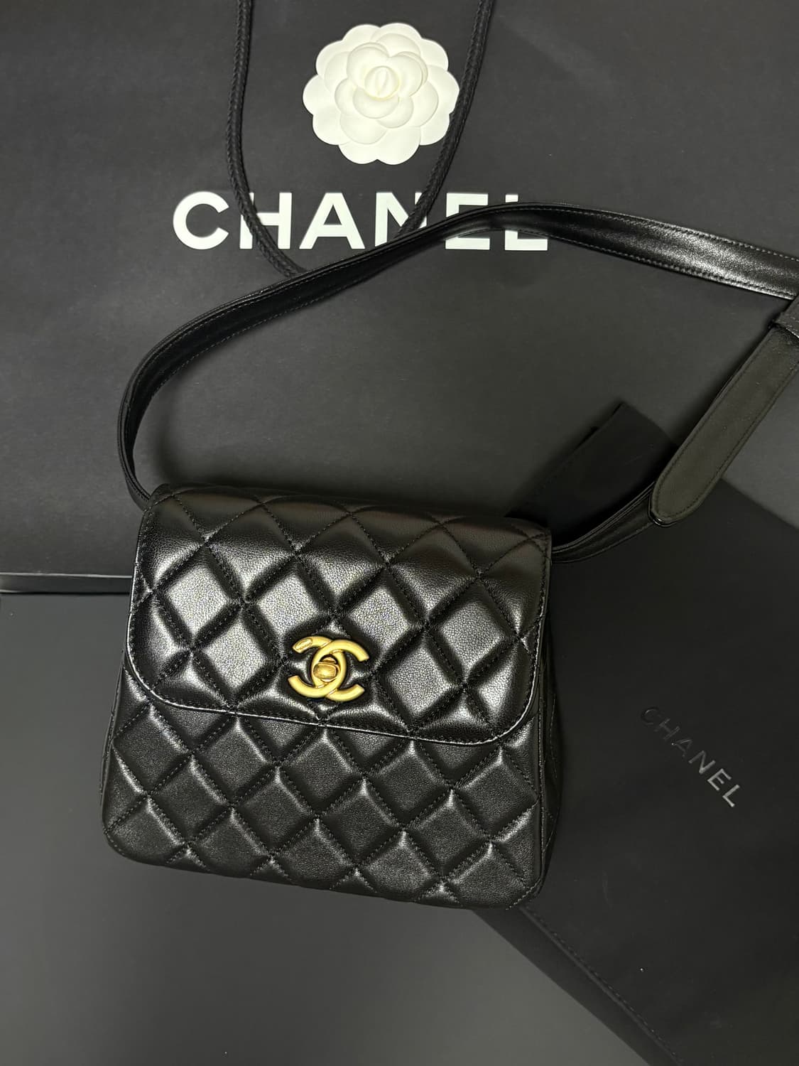 샤넬 25 시즌 램스킨 플립백 (풀박스, 인보이스 O) 상품이미지1