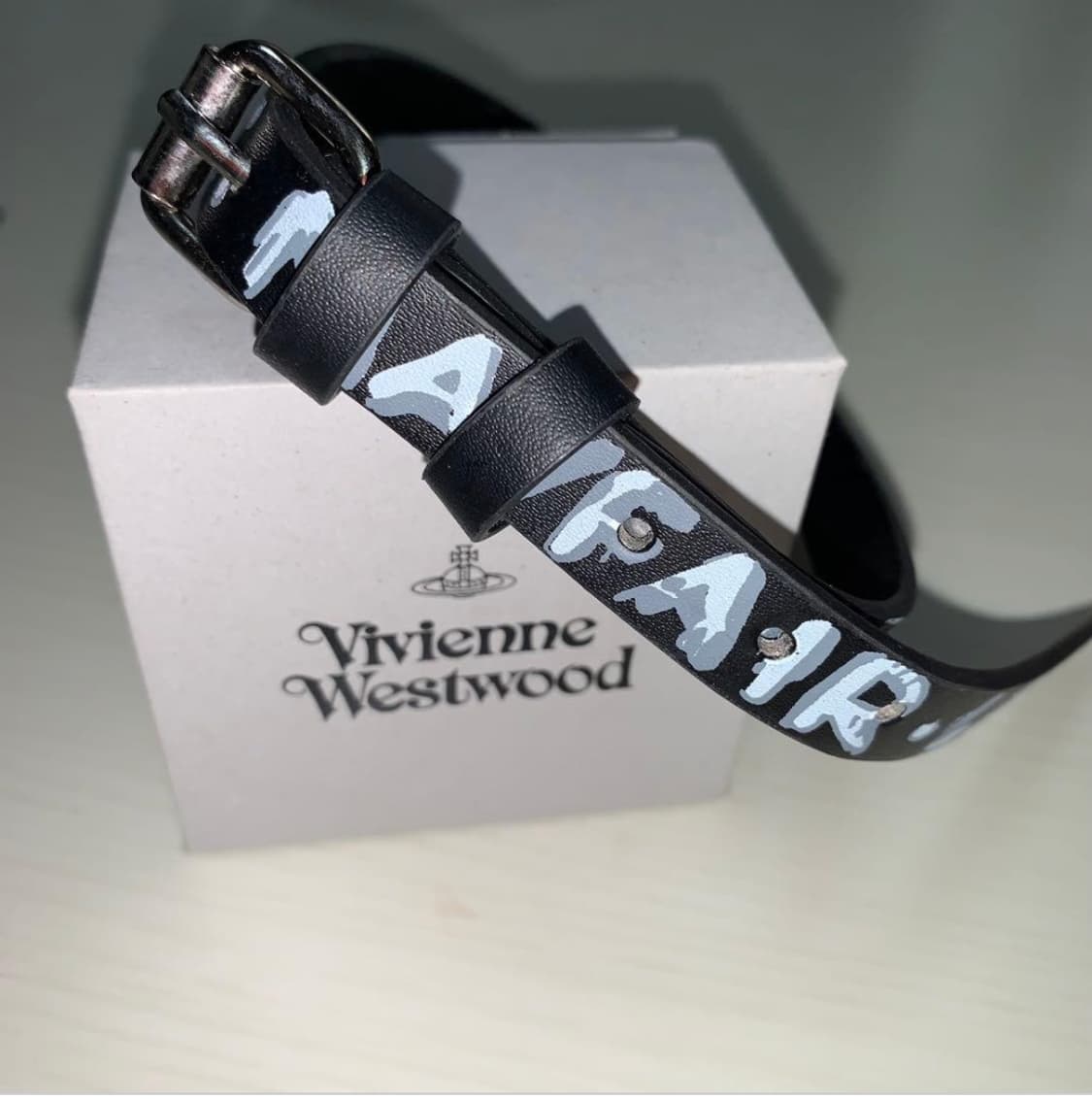 비비안웨스트우드 레터링 로고 펑크 레더 초커 목걸이 상품이미지1