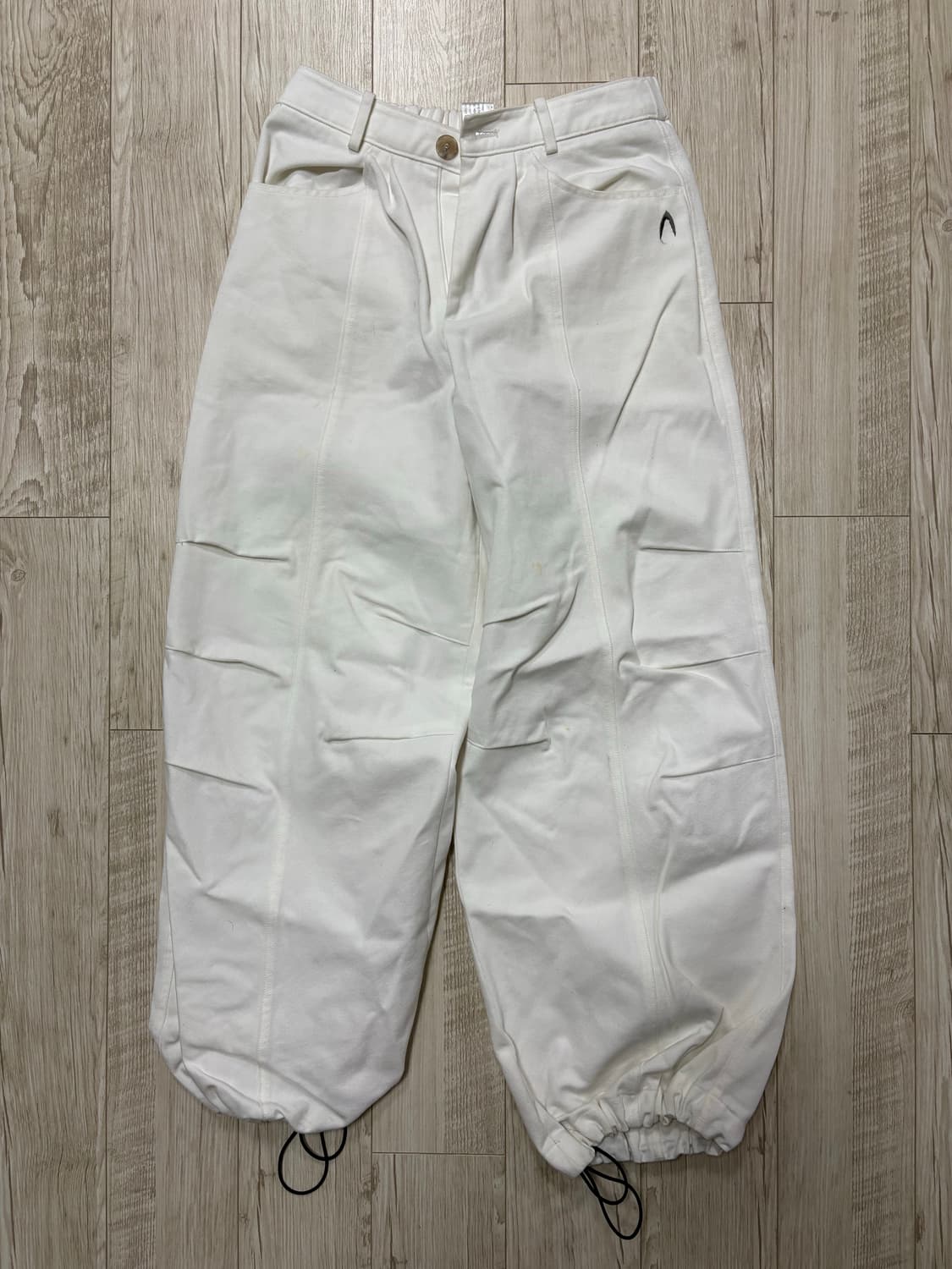 아캄 핀턱 프린팅 팬츠 화이트 1 상품이미지2