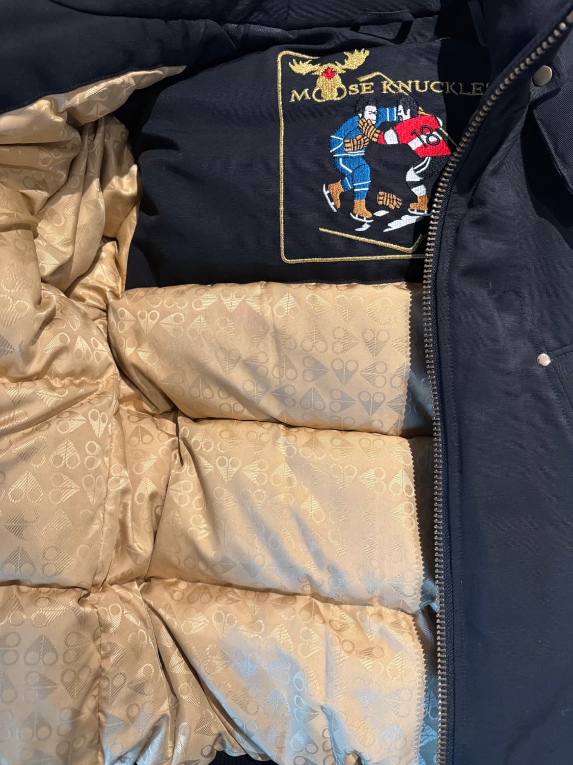 무스너클 발라스틱 붐버 블랙 패딩 금장 상품이미지2