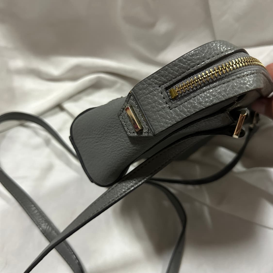 DKNY 가죽 크로스백 상품이미지4