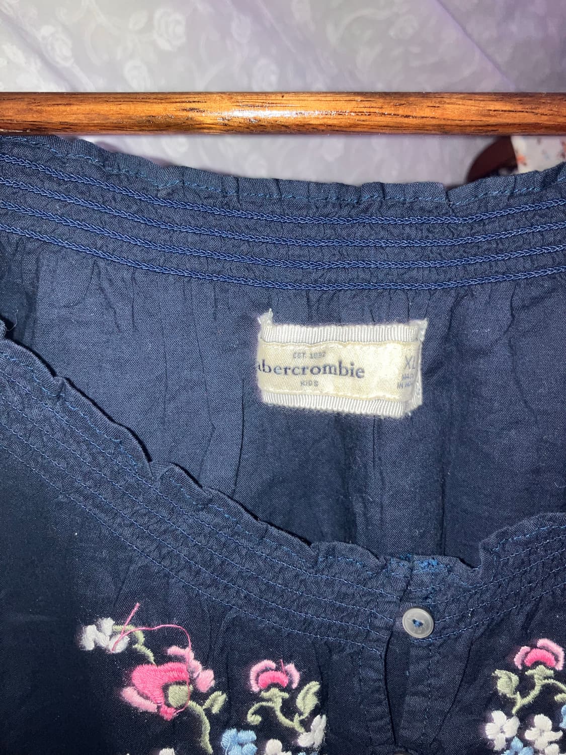 💌 Abercrombie navy flower blouse. 상품이미지3