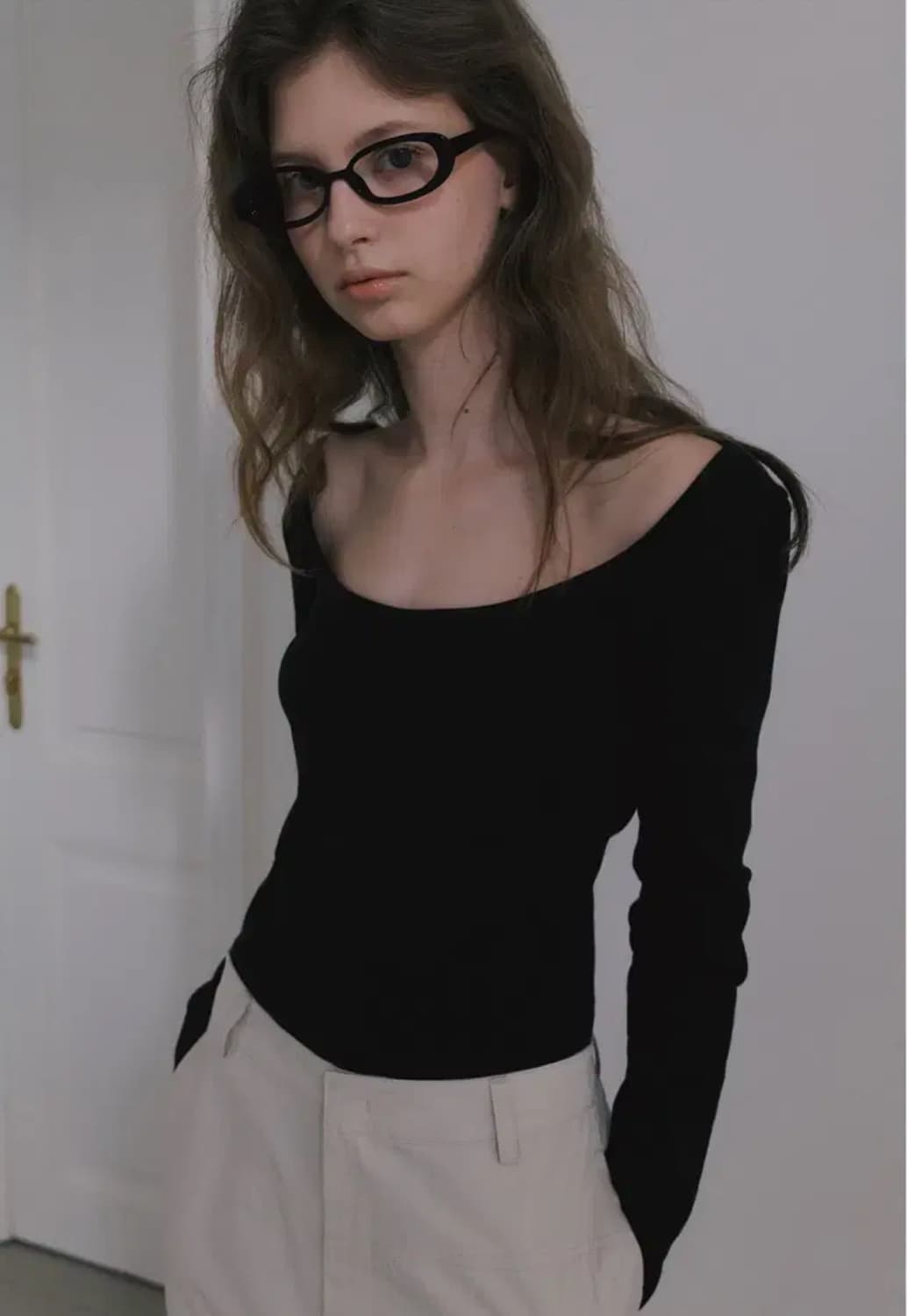 오버듀플레어 SCOOP NECK T-SHIRT_BLACK 상품이미지1