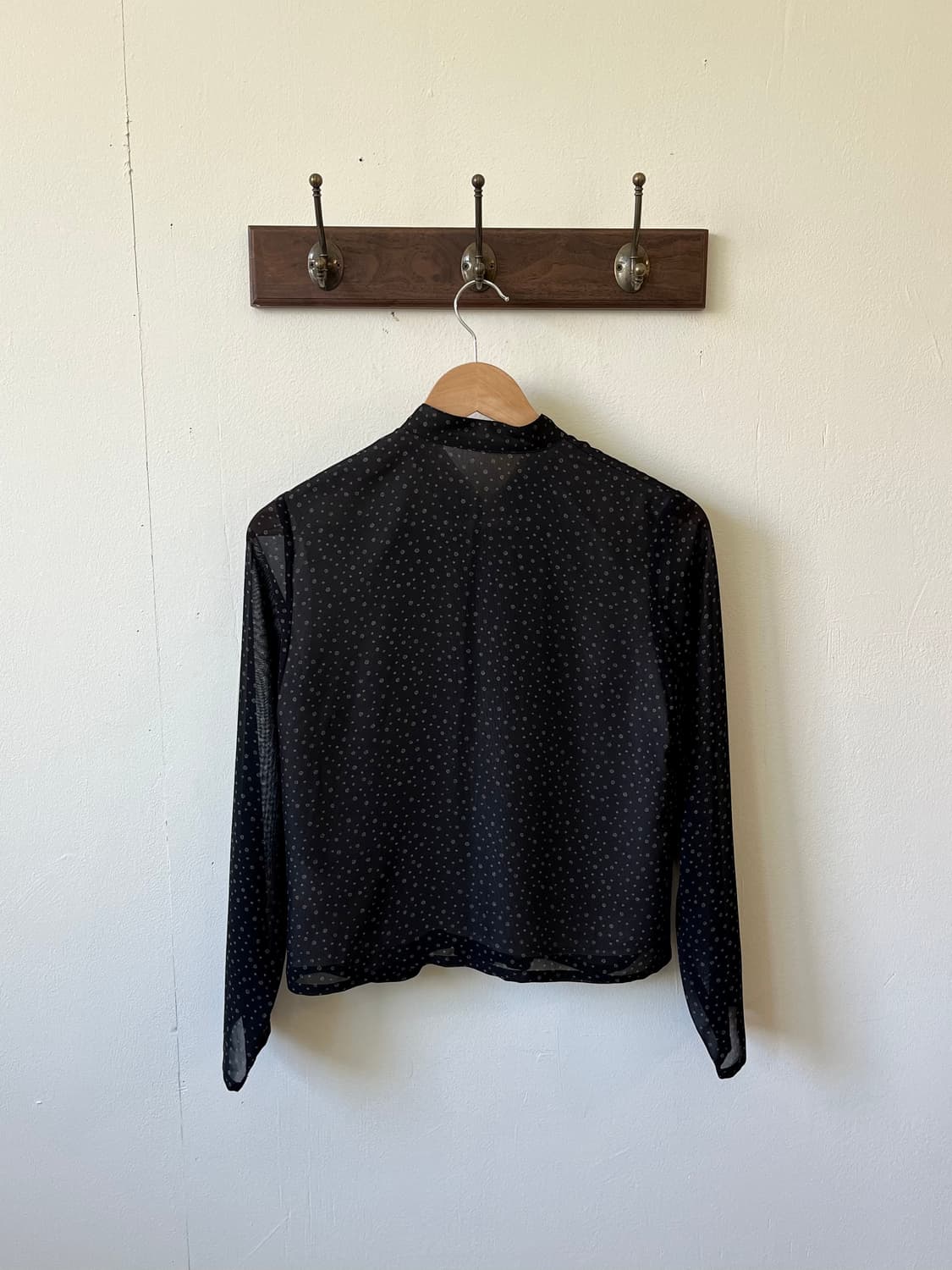 LA FEMME GUERRIERE 셔링 도트 블라우스 상품이미지4