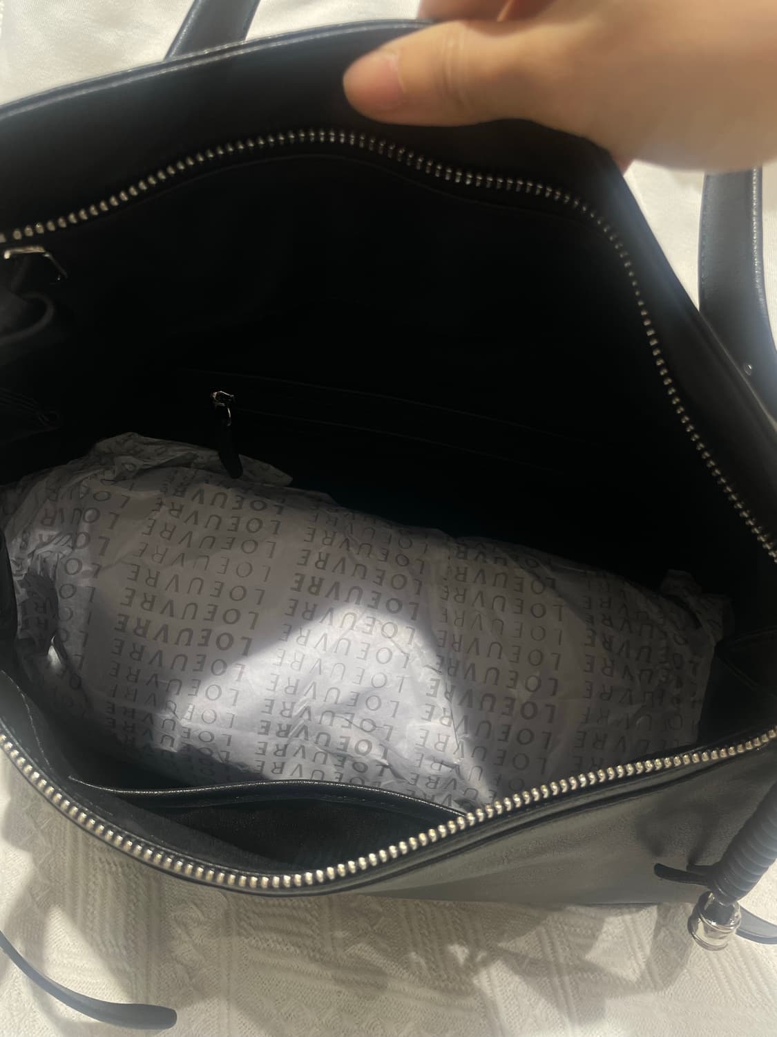 루에브르 트라페즈 숄더백 블랙 Trapeze Shoulder Large 상품이미지5