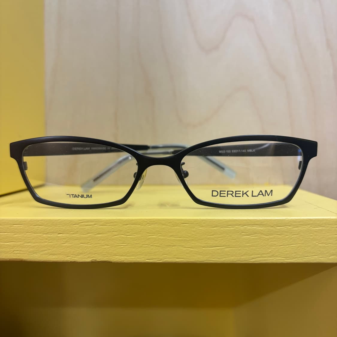 데렉 램(DEREK LAM) 103 MBLK 티타늄 캣아이 안경 상품이미지1