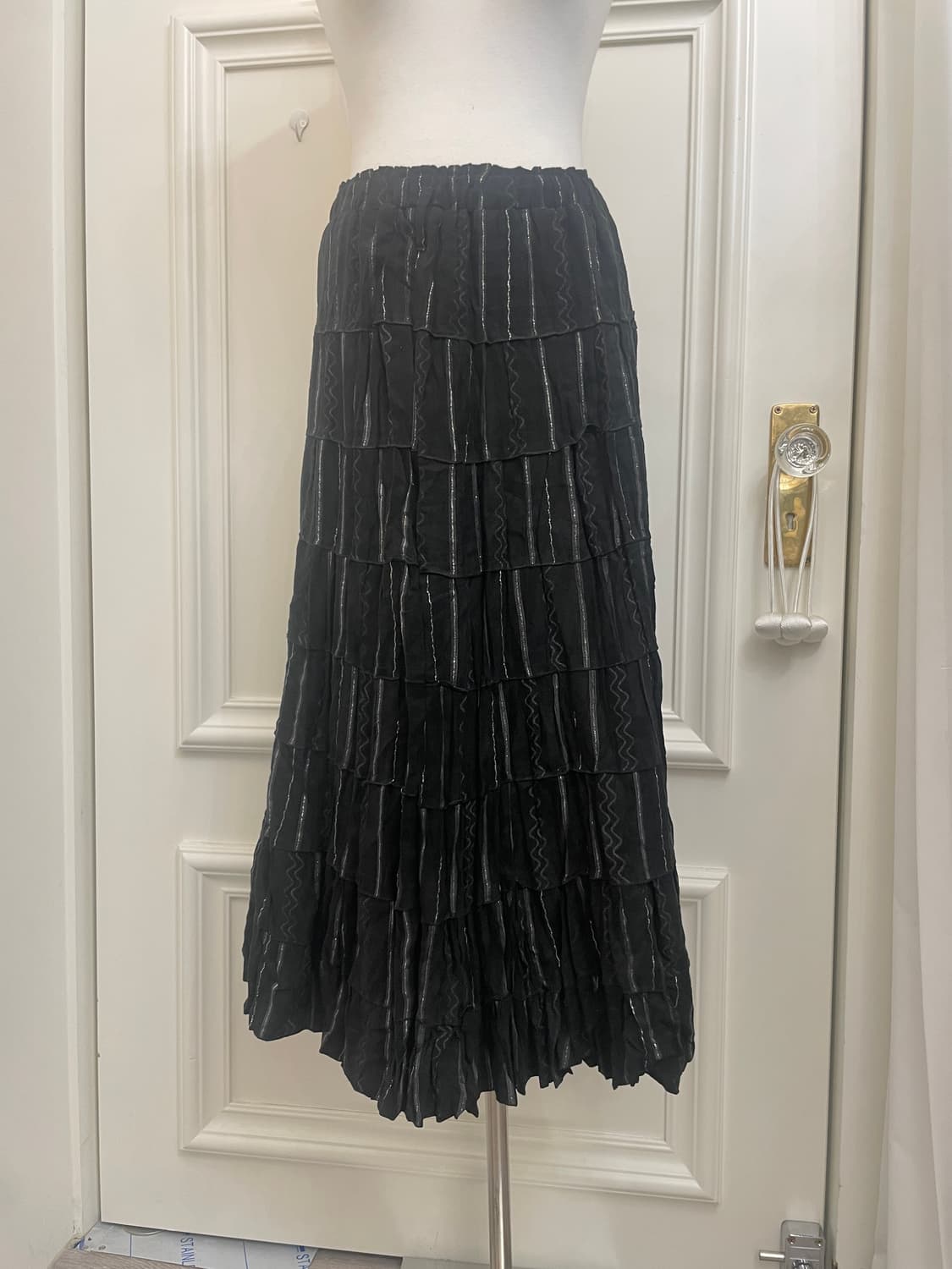 black silver line pleats long banding sk 상품이미지5