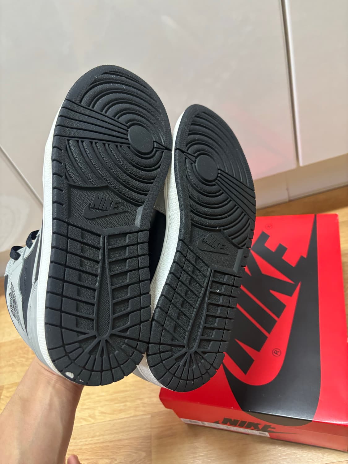 조던 1 하이 쉐도우 260 사이즈 판매합니다 상품이미지7