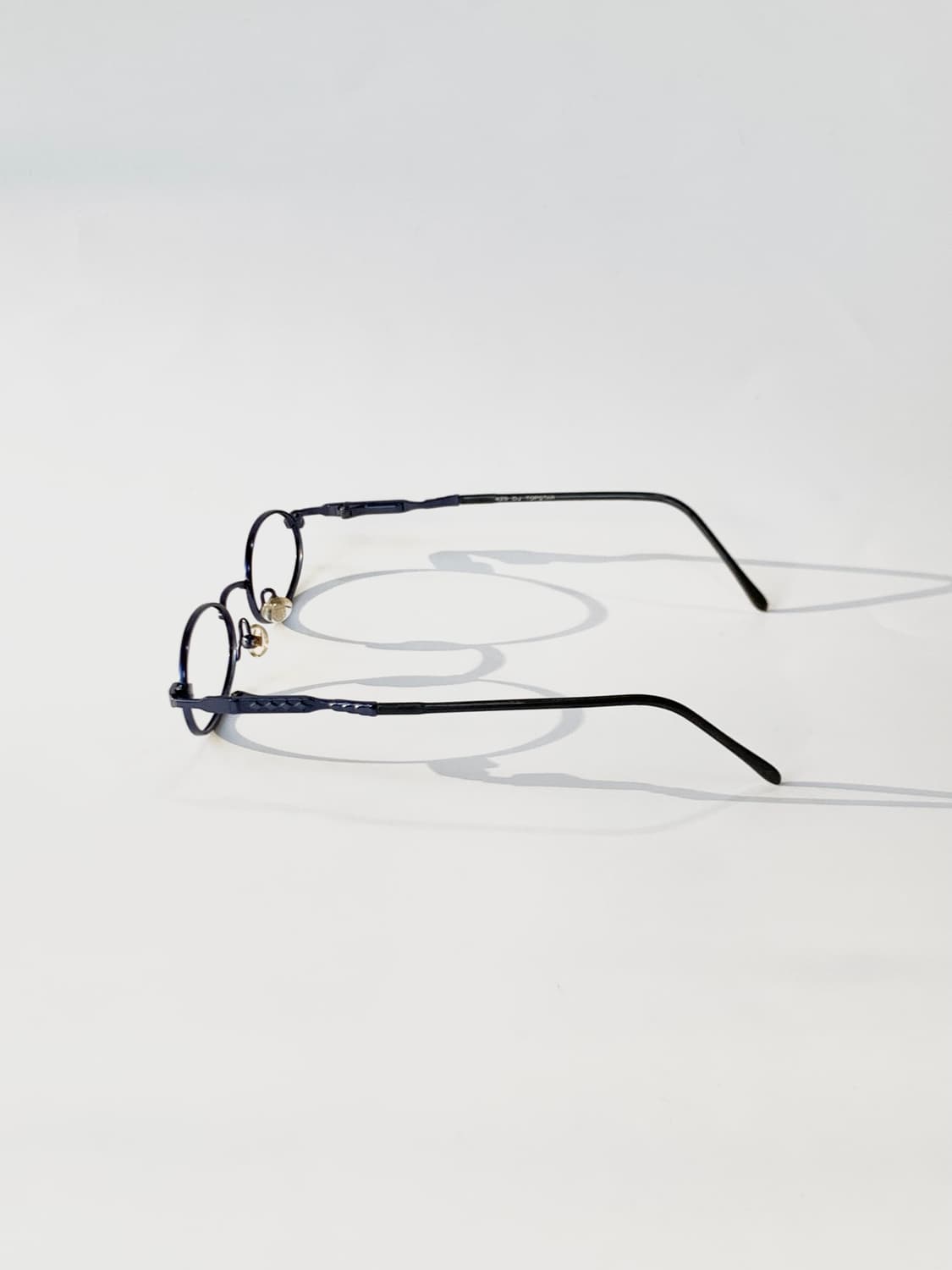 [픽키-655] (small) 블랙 메탈 오벌 프레임 안경 얇은 경량 상품이미지3