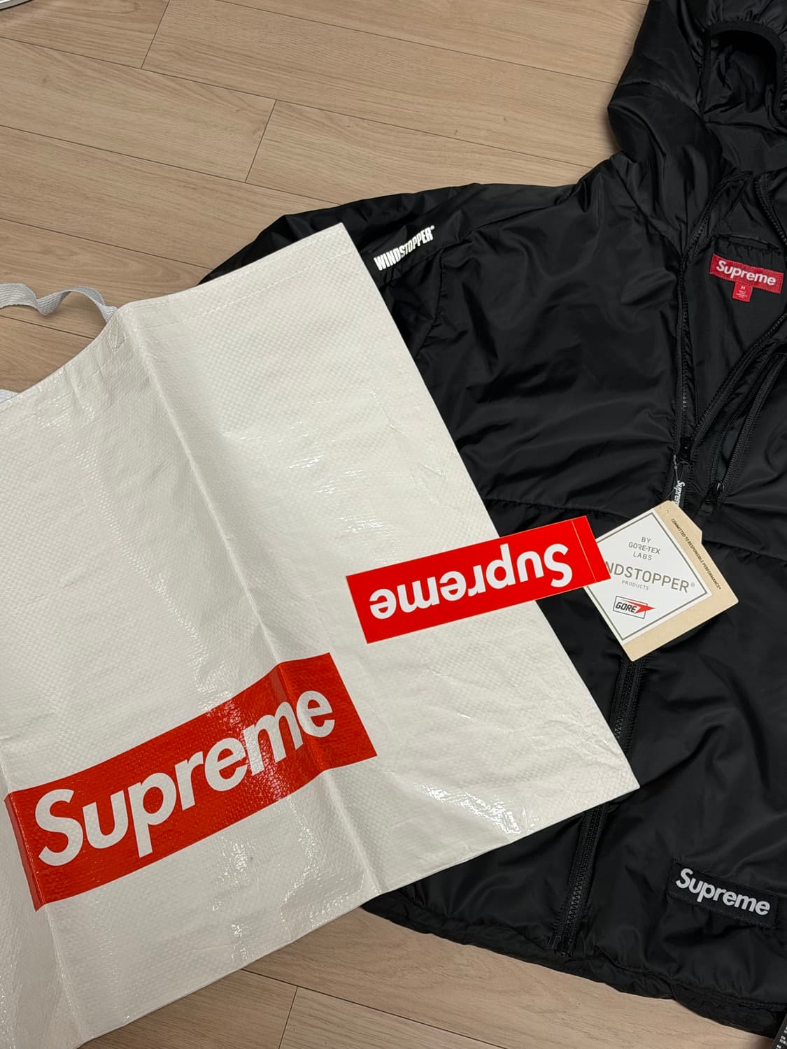 슈프림 윈드스토퍼 인슐레이티드 후드 자켓 블랙 - 25SS (새상품) 상품이미지1