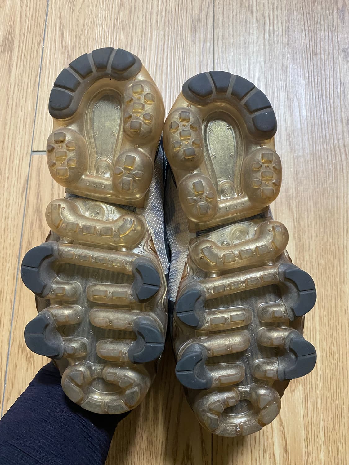 나이키 베이퍼맥스 블랙골드 225 상품이미지3