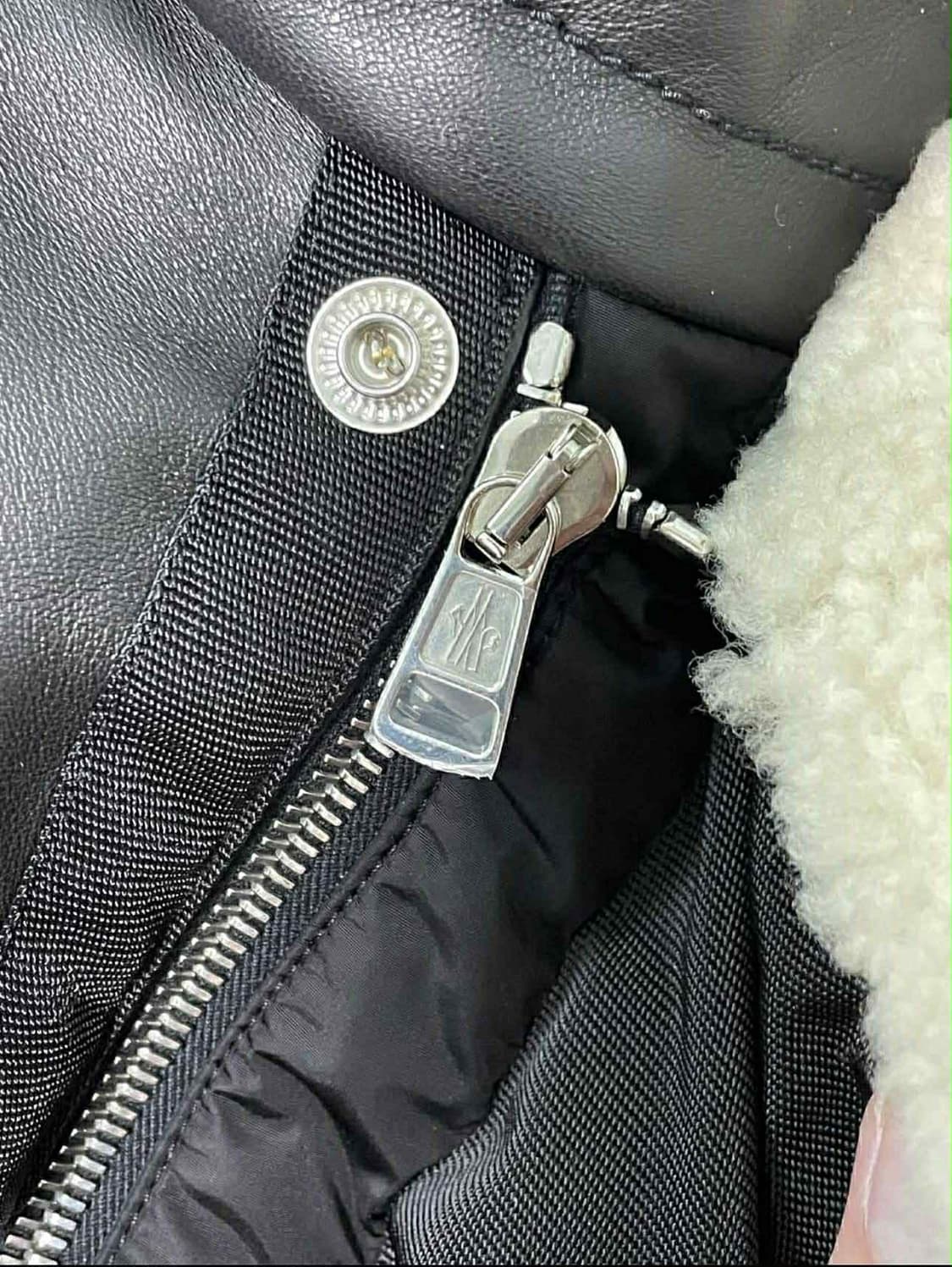 24FW 몽클레어 레오 시어링 래더 패딩 상품이미지3
