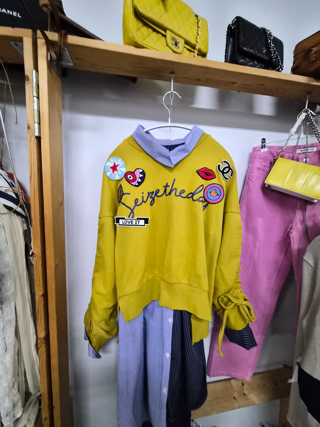 유니크 패치 스트링 맨투맨 상품이미지4