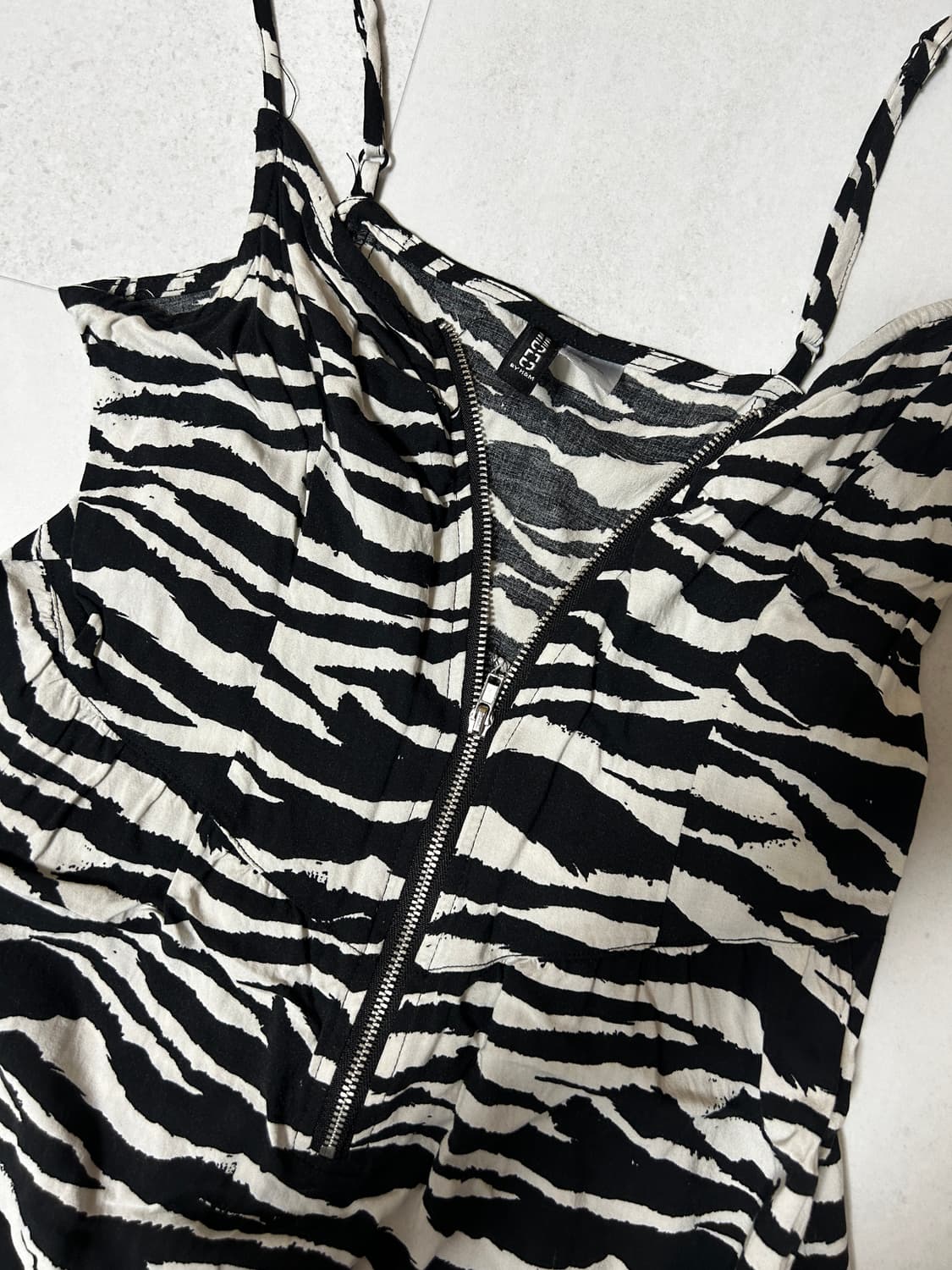 지브라 지퍼 슬리브리스 나시  상품이미지3