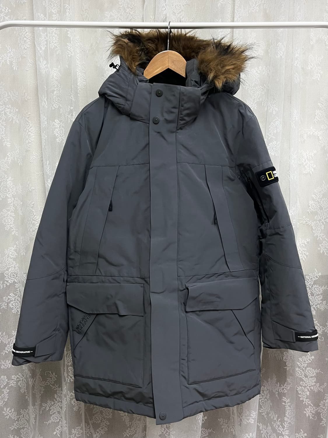 L) 내셔널지오그래픽 벨루가 덕다운 패딩 차콜 상품이미지1