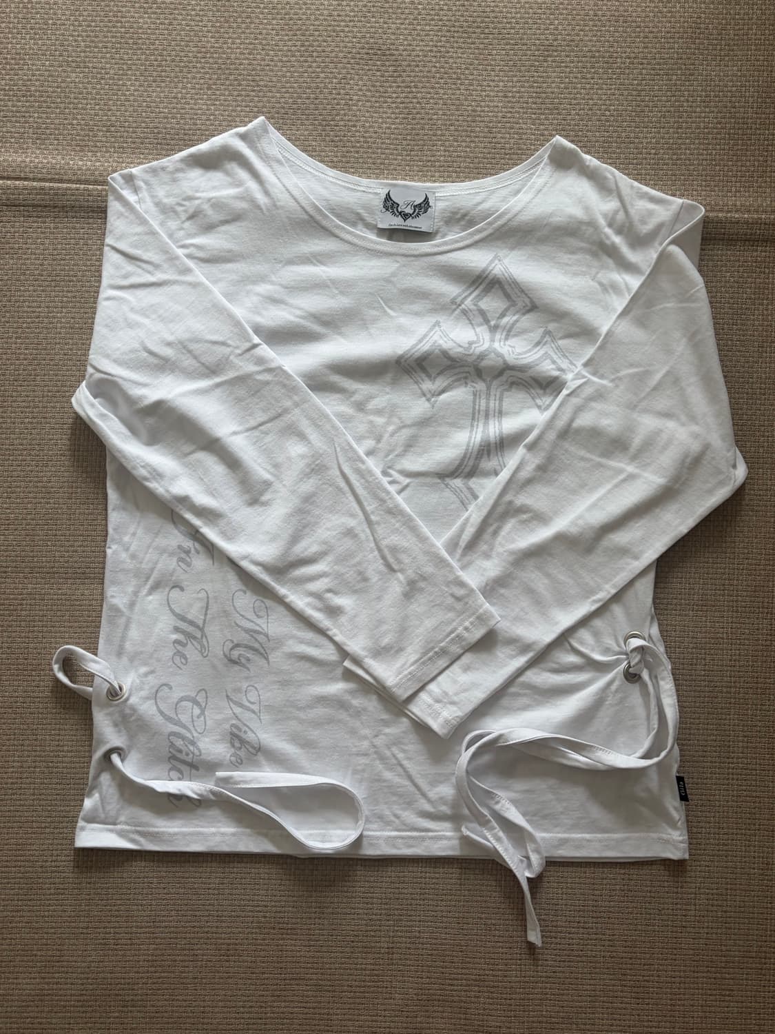 길라 아카이브 ONE SHOULDER GRAPHIC LONG SLEEVE 상품이미지4