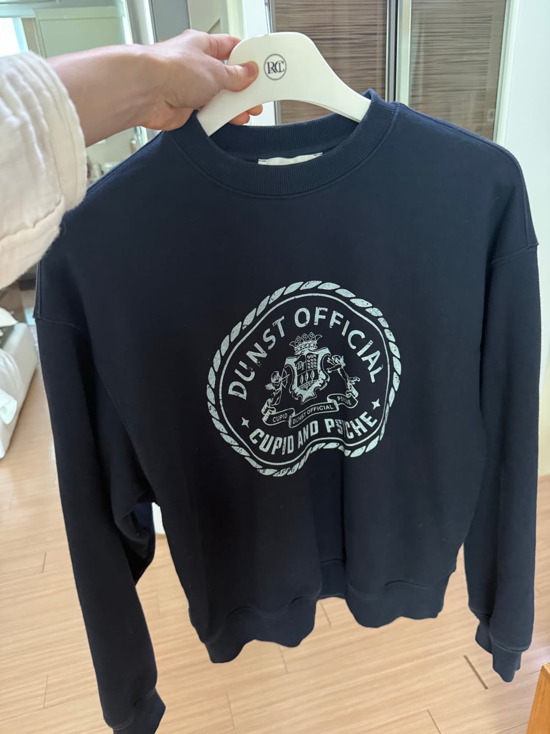 던스트 여성 맨투맨입니다. 상품이미지2