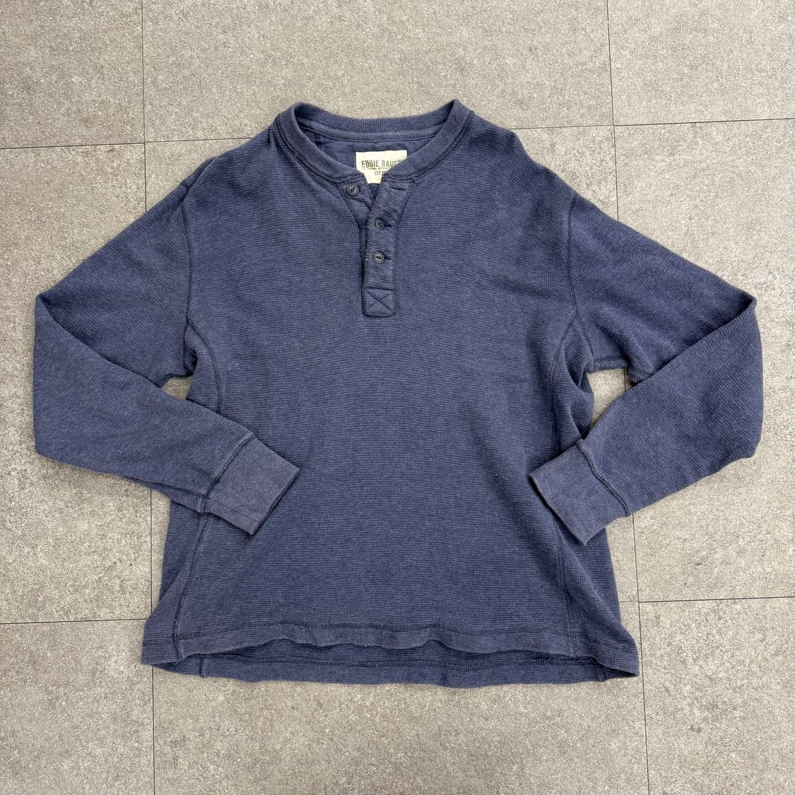 애디바우어 긴팔니트티셔츠 상품이미지3