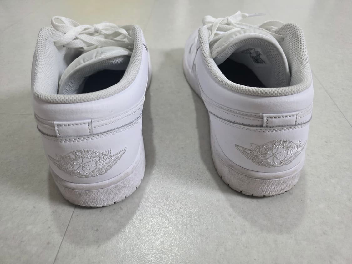 나이키 에어 조던 1 로우 트리플 화이트 300 상품이미지3