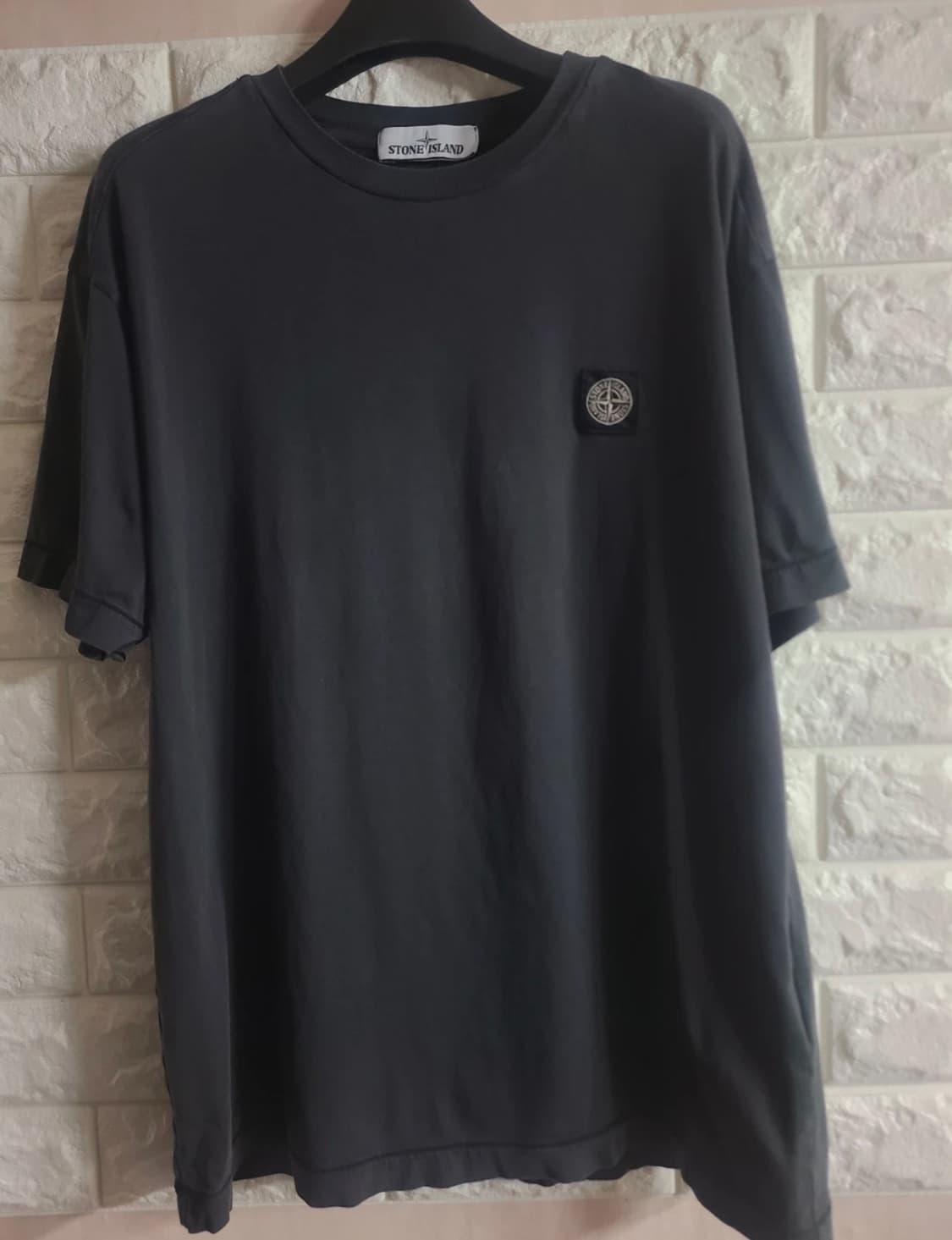 스톤아일랜드 그레이 반팔 티셔츠 상품이미지1