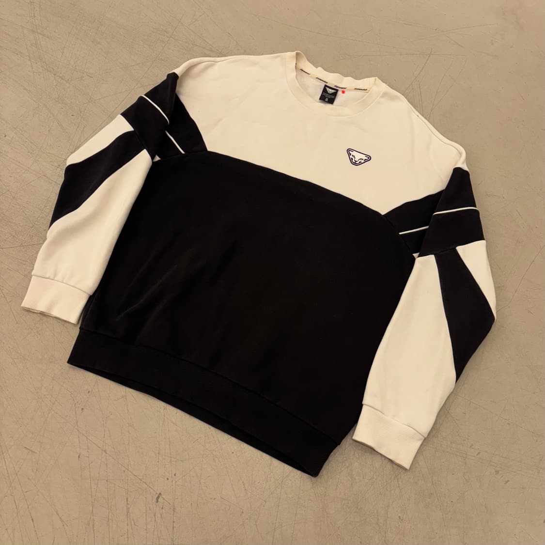 다이나핏 빅로고 투톤 맨투맨 상품이미지1