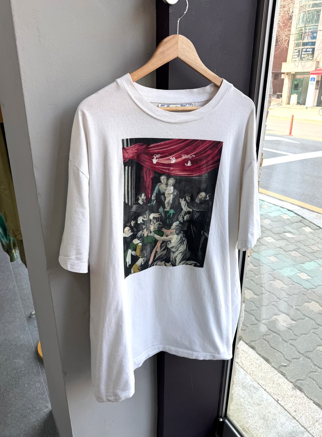L/ 오프화이트 카라바지오 스프레이드 오버핏 반팔 상품이미지3