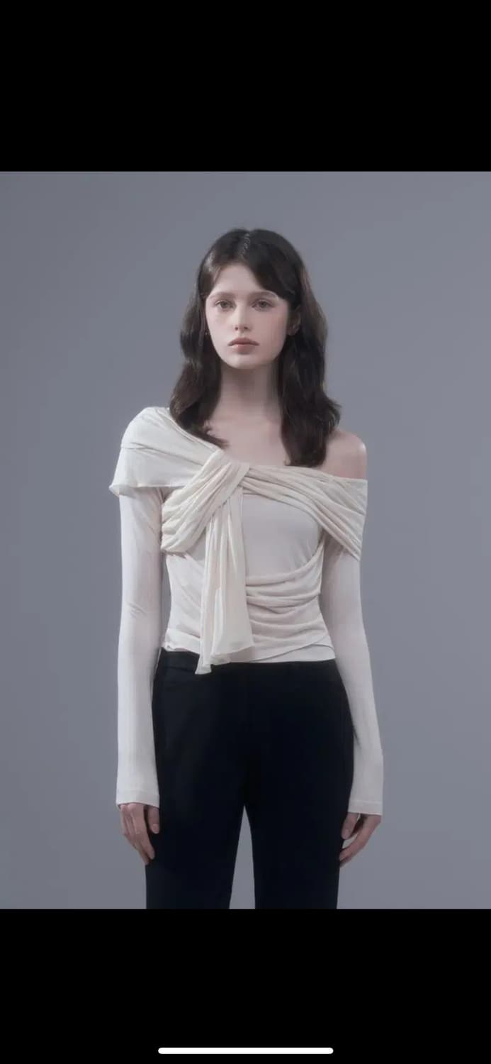 마우솔레움 Ella Sheer 베이지 엘라 쉬어 숄더 탑 상품이미지1