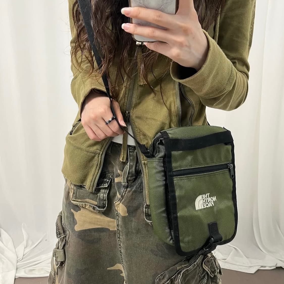 The North Face khaki mini cross bag 상품이미지2