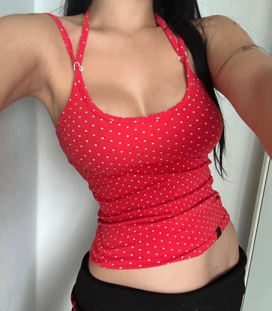 [새상품] toh Bheart 티오에이치 비하트 슬리브리스 레드 상품이미지3