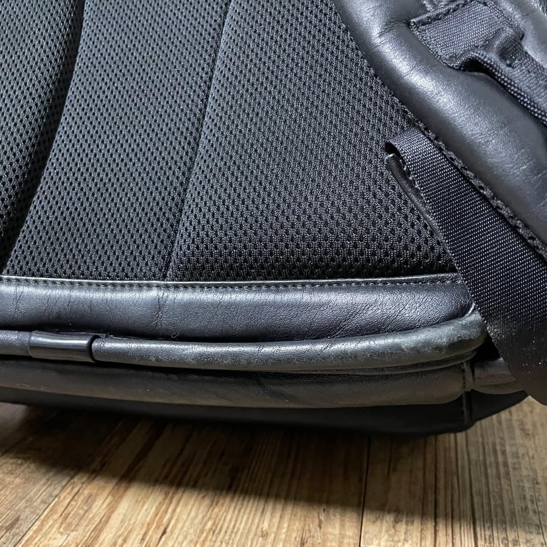 투미 알파 컴팩트 레더백팩 상품이미지3