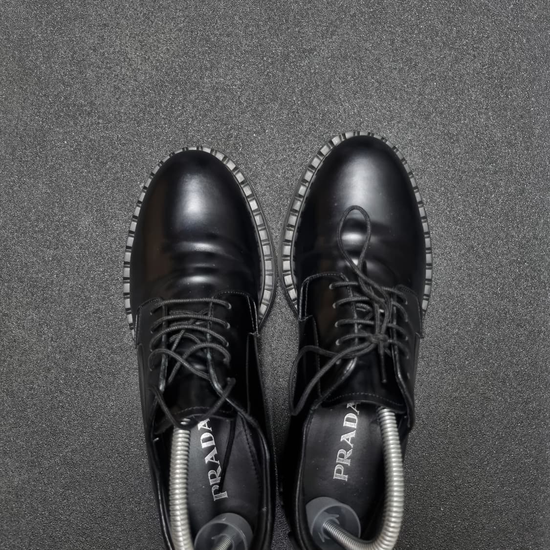 프라다 브러쉬드 레더 더비 슈즈 38.5 상품이미지3